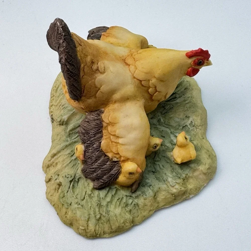 Lowell Davis (3) Chickens She Lay Low, Peep Show Chicks, Goldie And Peeps Schmid